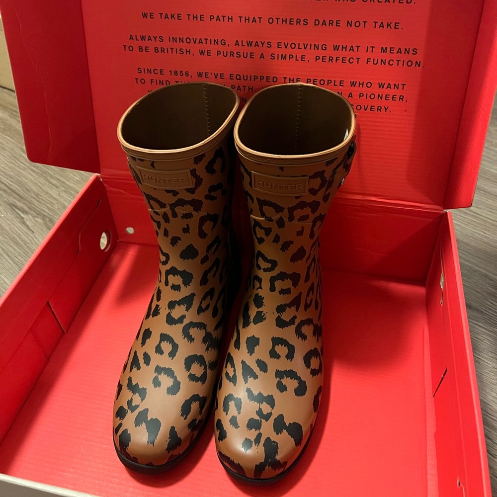 NWT in Box Hunter Leopard Short Refined Rain Boot 6 Thicket/Black